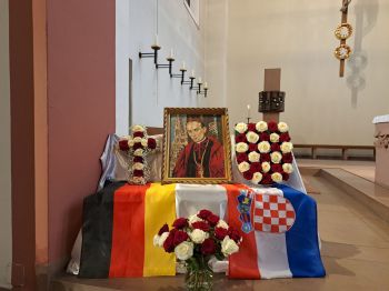 Einen Gottesdienst zum Gedenken  an den seligen Alojzije Stepinac hat die Kroatische Katholische Mission in der Pfarrkirche Sankt Michael in Aschaffenburg gefeiert.