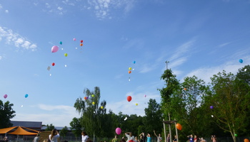 Im Freibad Gelchsheim feierten die Regionalstellen Kitzingen und Ochsenfurt einen Gottesdienst mit Weihbischof Ulrich Boom.