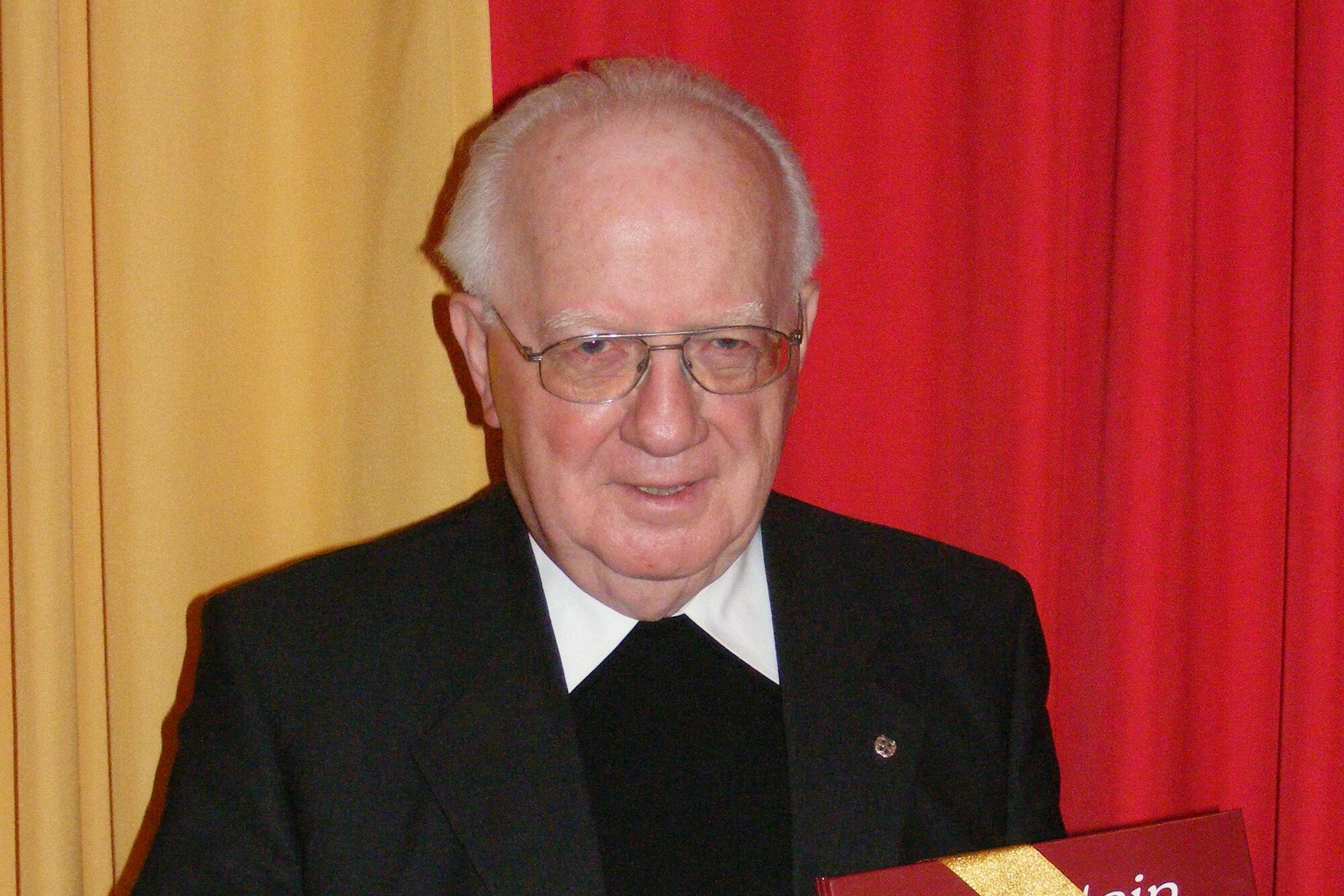 Pater Hans Junker