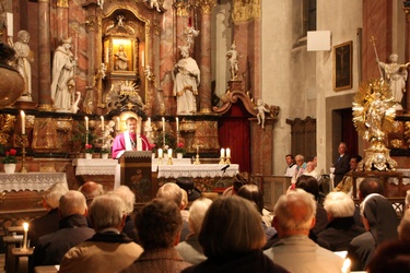 Lichterprozession 11 - Predigt1.jpg